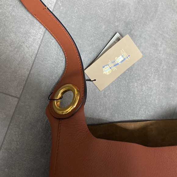 Authentic BNWT Burberry Unisex Leather Messenger - Picture 3 of 12